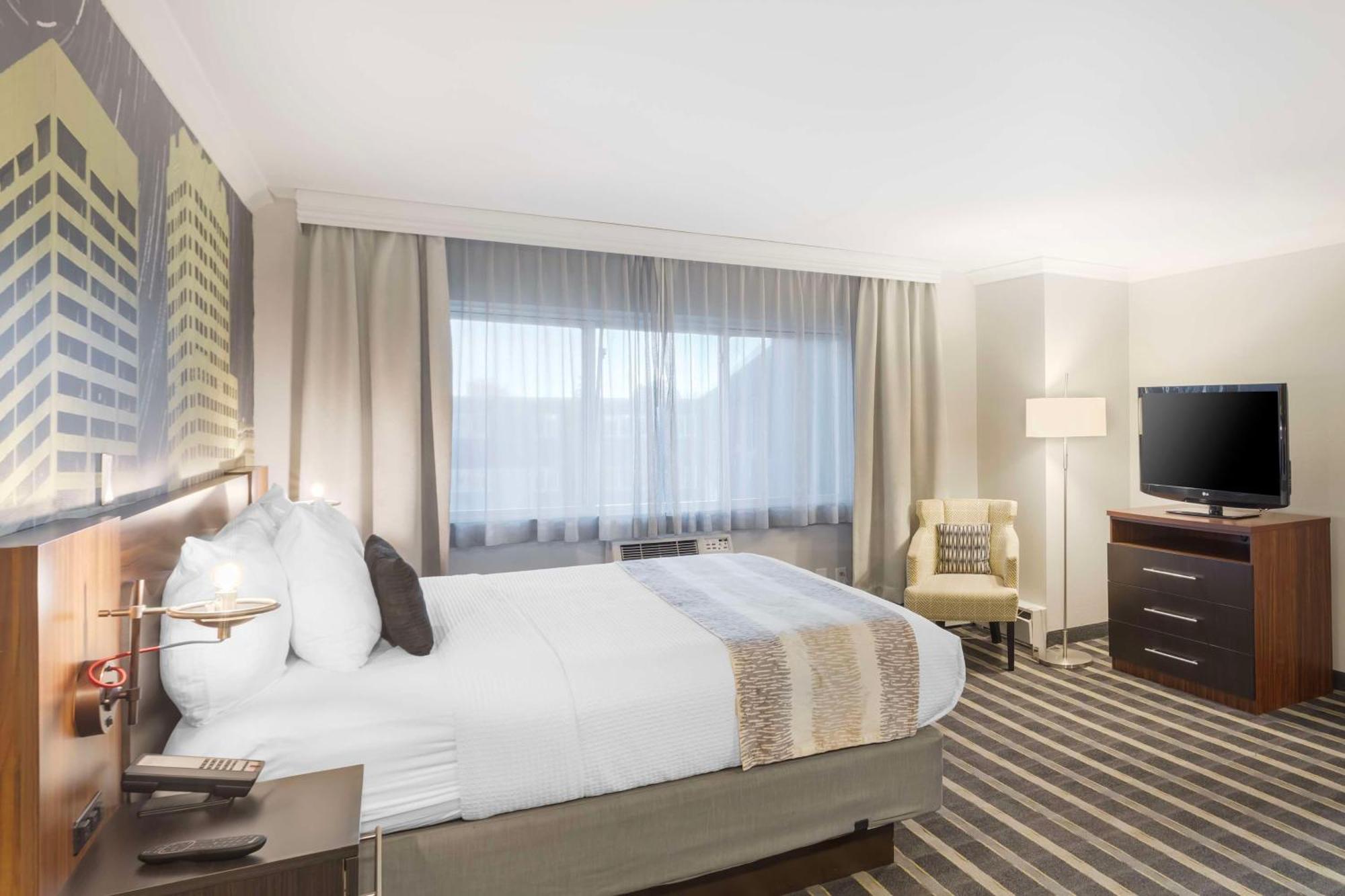 Best Western Plus Milwaukee West Εξωτερικό φωτογραφία