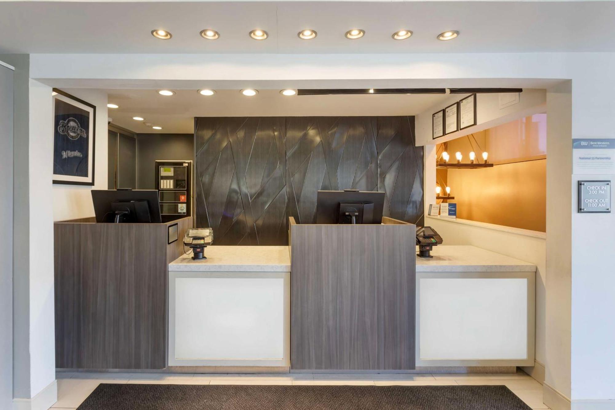 Best Western Plus Milwaukee West Εξωτερικό φωτογραφία