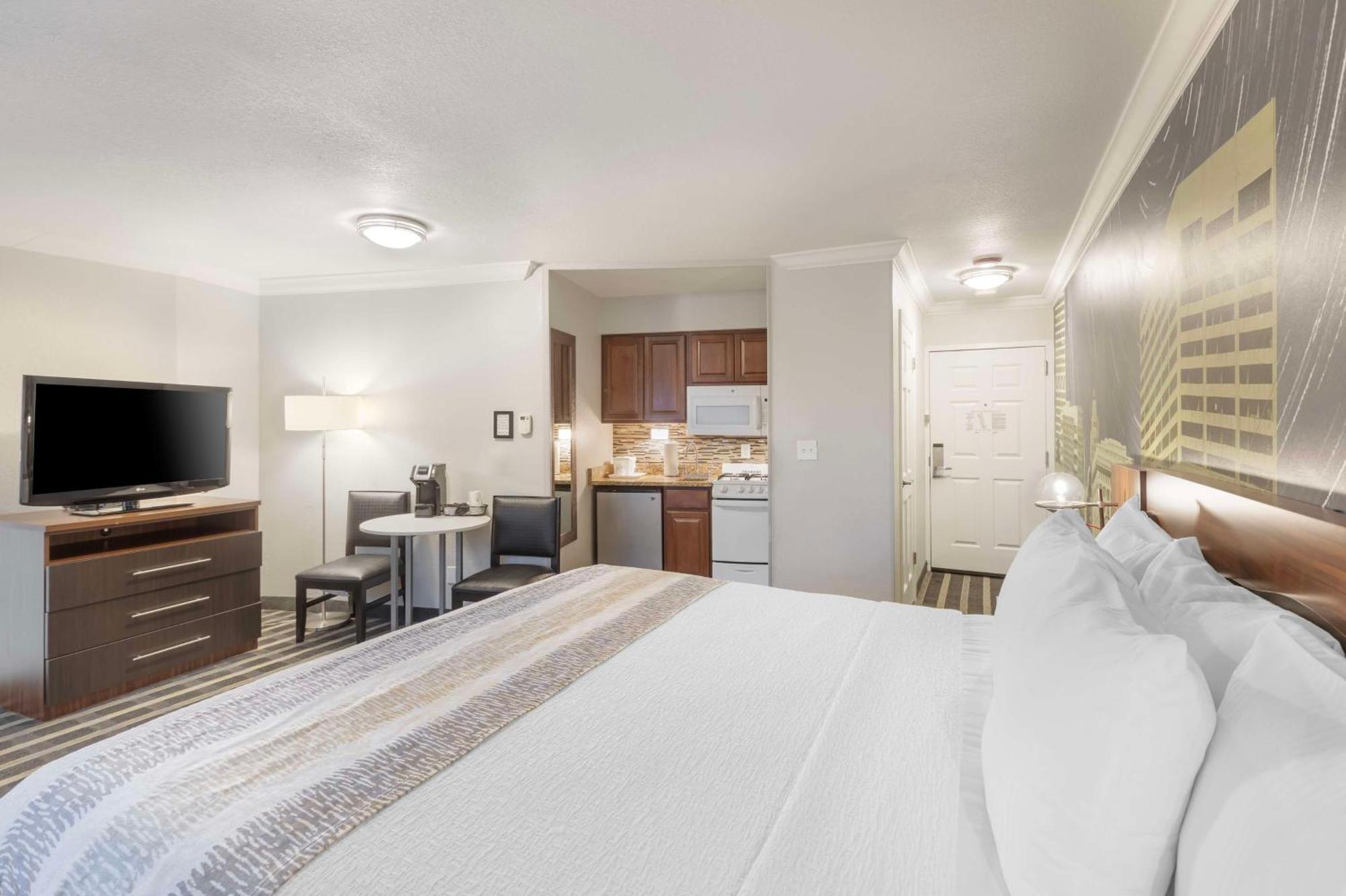 Best Western Plus Milwaukee West Εξωτερικό φωτογραφία
