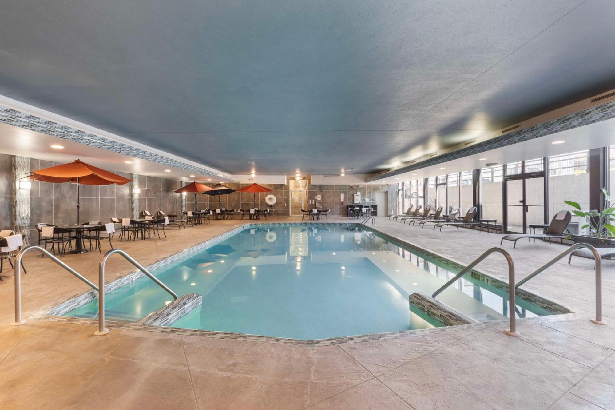 Best Western Plus Milwaukee West Εξωτερικό φωτογραφία