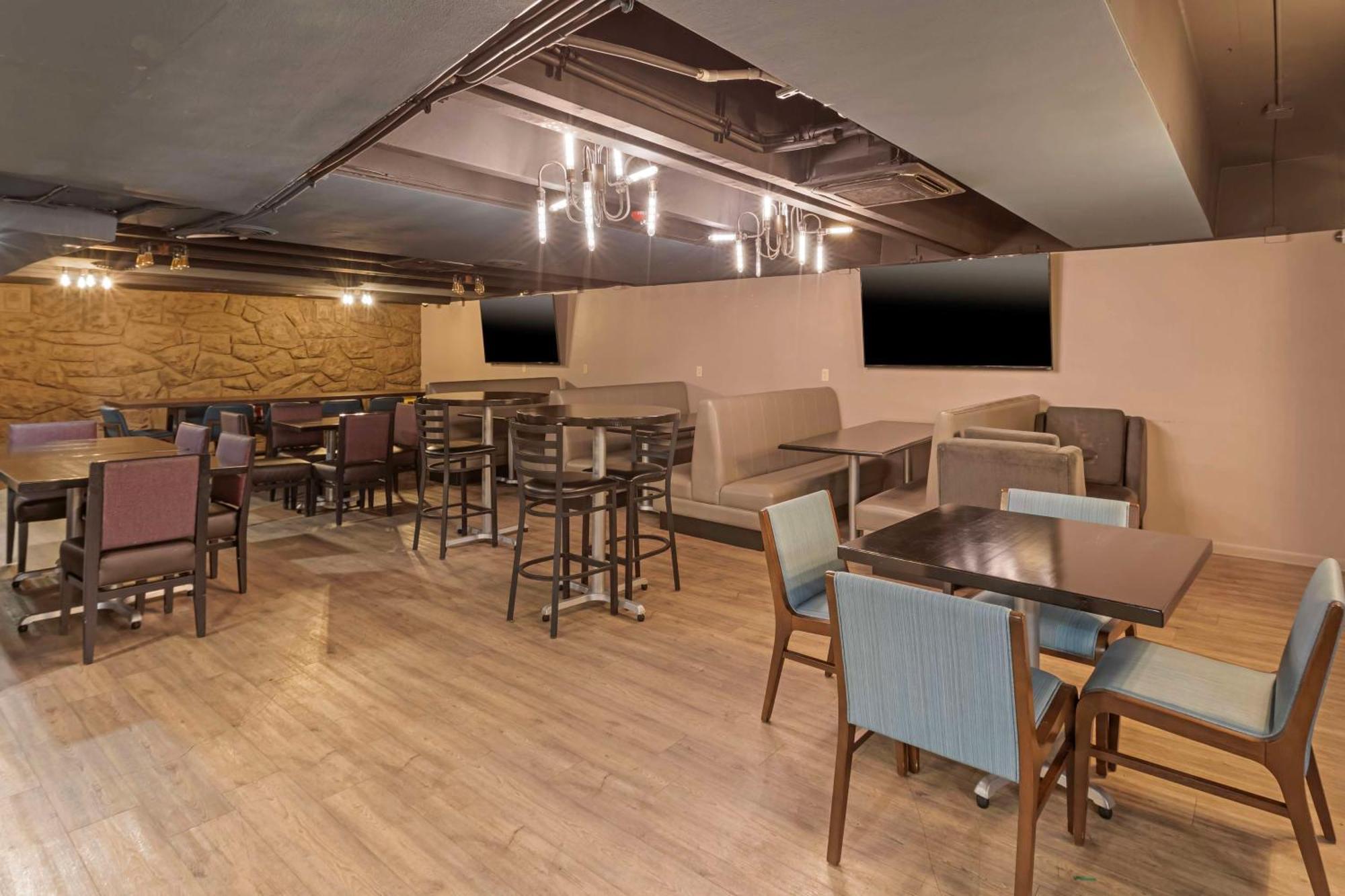 Best Western Plus Milwaukee West Εξωτερικό φωτογραφία